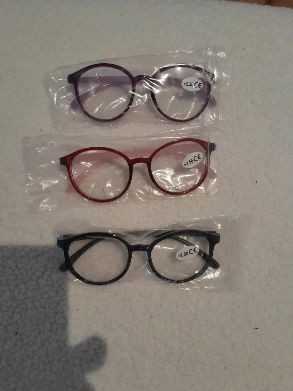Lot N°04 composé de 3 paires de lunettes de loupe / de lecture, Correction +2.50